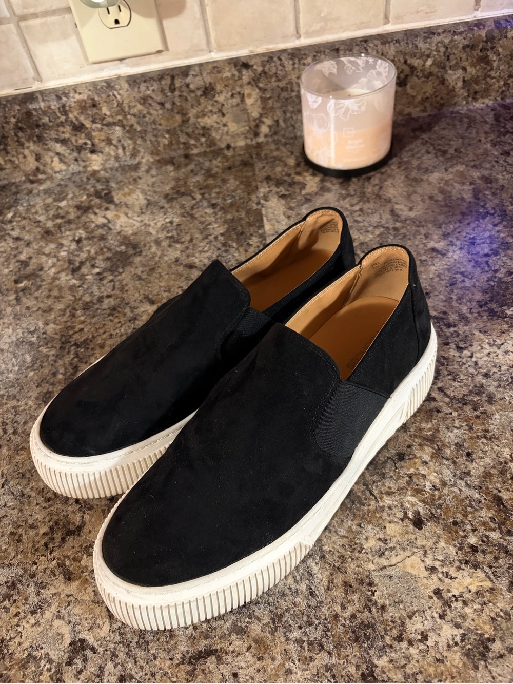 PRICED TO SELL! MAKE AN OFFER! 
Slip-On Women’s Casual Sneakers - Black
